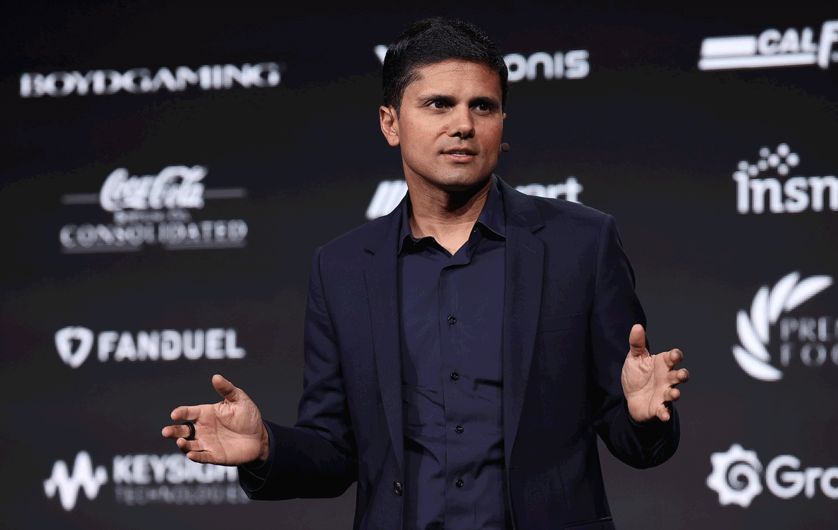 Moveworks CEO Bhavin Shah presenting at Moveworks.global 2024